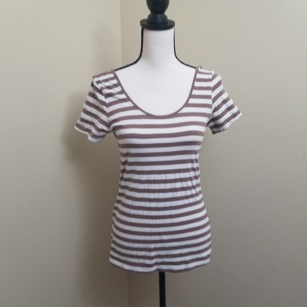 ⭐ Old Navy Scoop Neck Striped Tee  Open Back